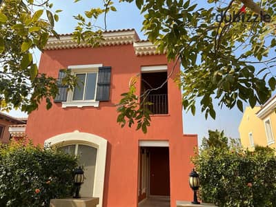 Standalone villa for sale in a prime location Mivida compound directly on South 90th Street with high end Super Lux finishing in 5th Settlement