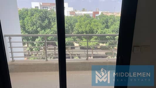 town house 197m prime location Fully finished with kitchen capins & AC'S ready to move hyde park new cairo