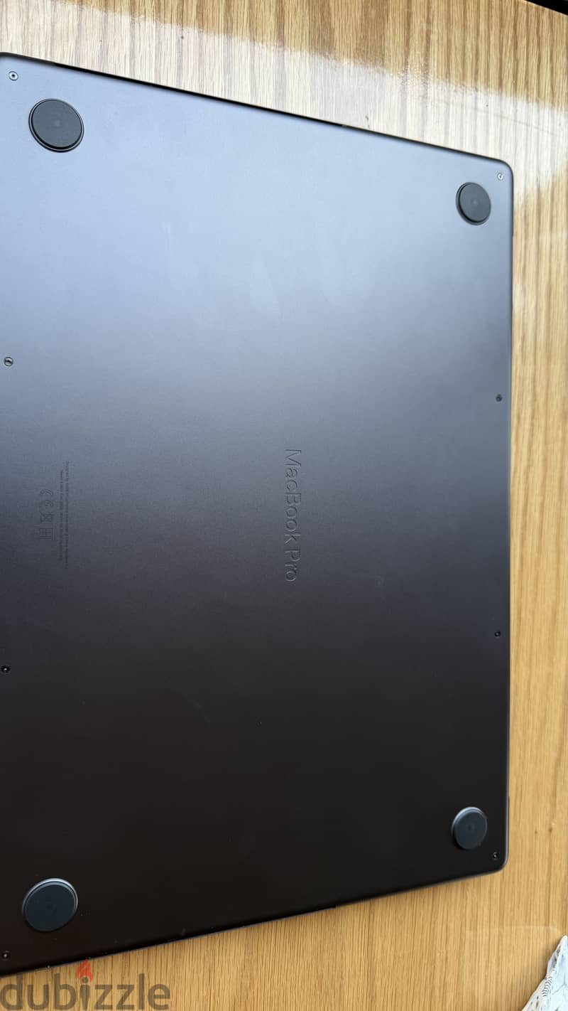MacBook pro m4 pro 16 inches 1