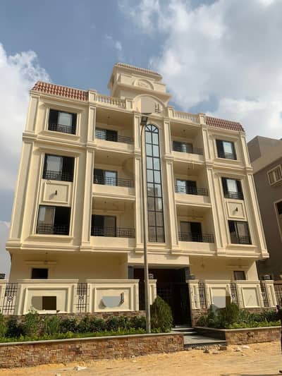 First-time offering of an apartment with immediate availability, including garage and storage, with meters, and at a bargain price.