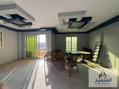 Apartment for sale in Beit Al-Watan – 2600-Feddan Area; prime location directly on 70th Street. The apartment features high-end ("Super Lux") finishin