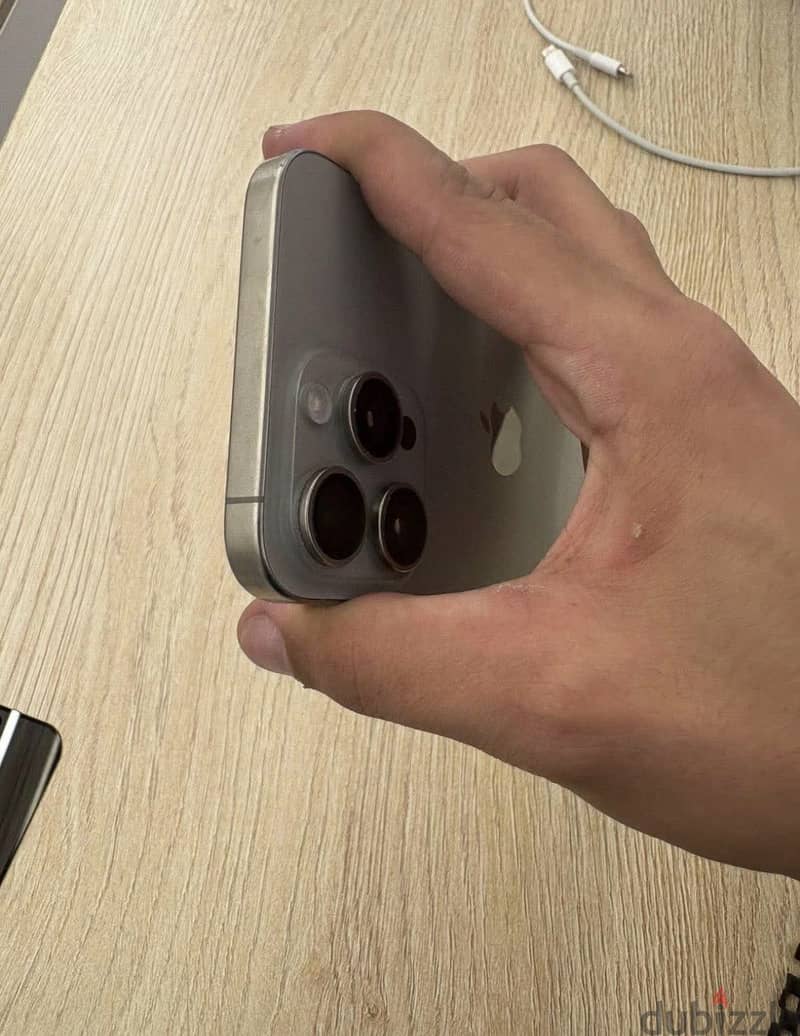 Iphone 15 pro - 256 - 82% 4