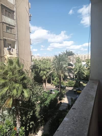 شقة متميزة للإيجار بتعاونيات سموحة من المالك مباشرة