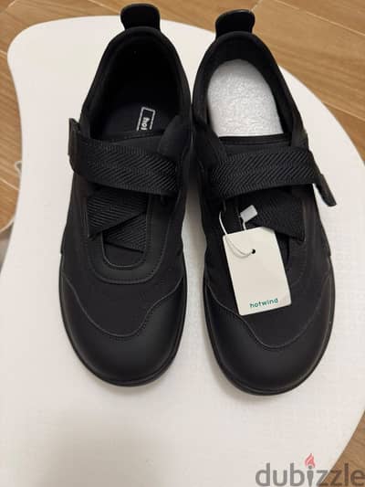 جزمة هوت ويندblack wide toe shoes hot wind