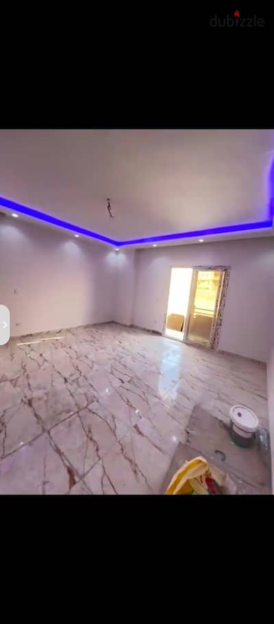 شقه للبيع في  جاردنيا هايتس  بالقاهره الجديده  قريبه جدا محور  جمال عبد الناصر  جاردنيا ٣ د  المساحه ١٢٥ متر  دور اول  تشطيب سوبر لوكس  فيو مفتوح صريح غير مجروح تقسيمتها غرفتين كبار وريسبشن وحمام ومطبخ يوجد فديو توضيحي الشقه  الشقه خالصه غير مستحق عليها أ