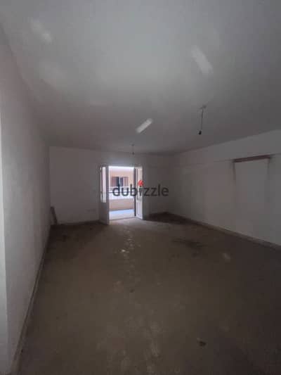 Opportunity to invest in Katameya Gardens compound in New Cairo, Third Settlement. A fully serviced compound with hotel, school, villas, and twin houses. Own an apartment of 110 square meters with a down payment of 1,900,000, remaining installments for 5 years with an installment value of 66,000 every 3 months. The apartment is finished and has utilities.