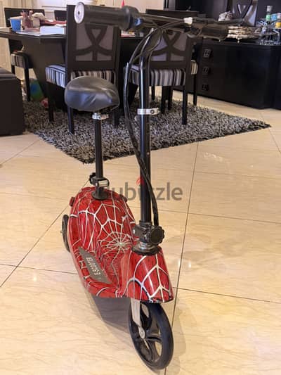 Electric scooter - perfect condition / سكوتر كهرباء للاطفال