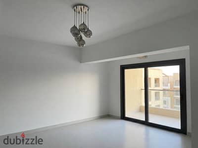 بنتهاوس للإيجار في Al Marasem | 240م + 125م Roof | 3 غرف نوم | 3 حمامات | تشطيب Fully Finished | Kitchen Units | ACs