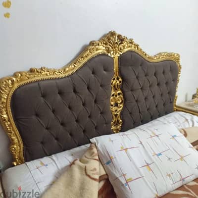 غرفة نوم بدون دولاب كلاسيك