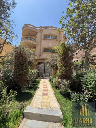 - A distinctive villa next to the Sayyida Khadija Mosque directly  - In the best surroundings of West Summit