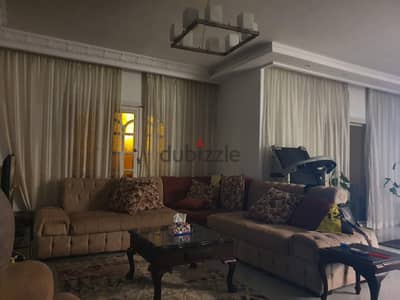ليفنج كورنر  بالفوتية وترابيزة وسجادة