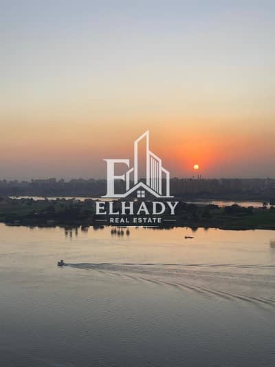 Duplex 240sqm for rent directly on the Nile on the Corniche in Maadi, with kitchen and air conditioning