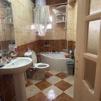 For rent in the Fifth Settlement – Al-Narges Buildings    Distinctive unfurnished apartment – undamaged   Excellent location near:  • Fatima Al-Sharbatly Mosque  • Al-Hamd Station  • South of Teseen  • All services and transportation