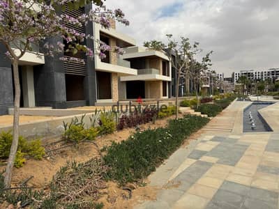 تاون هاوس مميز في Midtown Villa – العاصمة الإدارية الجديدة  فرصة حقيقية للي بيدور على فيلا بمساحة كويسة، استلام فوري، والأهم إنك لسه قدامك فرصة تعملها