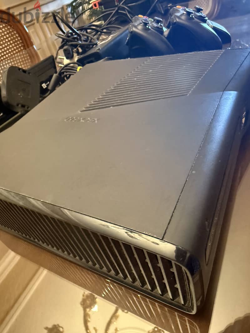 Xbox 360, open with many games installed like new 2