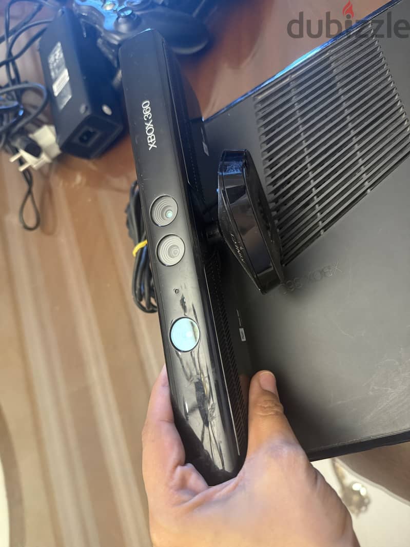 Xbox 360, open with many games installed like new 3