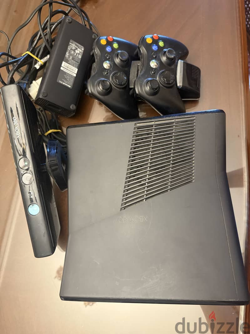 Xbox 360, open with many games installed like new 5
