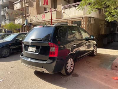 Kia Carens 2013 عداد 120 الف بحالة ممتازة