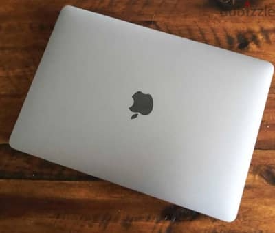 Macbook Air M1 - Almost New (Used for almost 5 hours only)