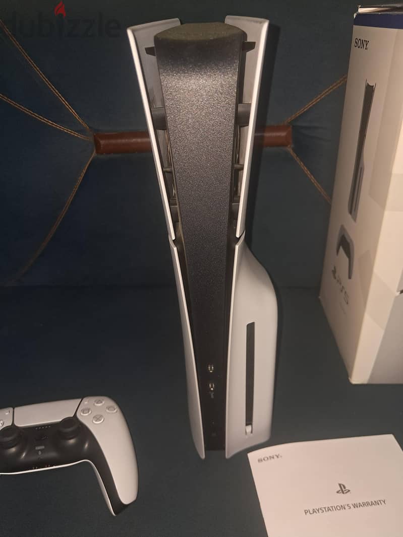 PS5 Slim CD with 2 Controllers 6