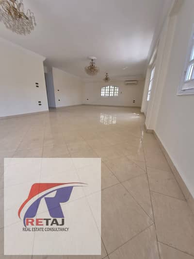 Apartment for rent in New Cairo (First Settlement/Al-Amn Al-Aam area, behind Mirage City). Area: 300 sqm. Features air conditioning and "Super Lux"