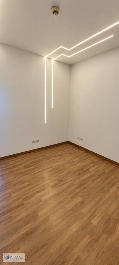 Vacant office or clinic (45 sqm) for rent, including air conditioning, located in a mall on North 90th Street, Fifth Settlement.