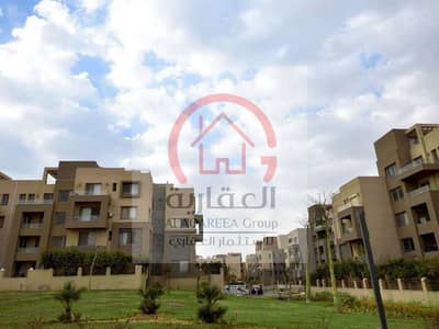 For sale, an apartment of 147m in the Fifth Settlement in the Village Gate compound, including furniture, in front of the American University.
