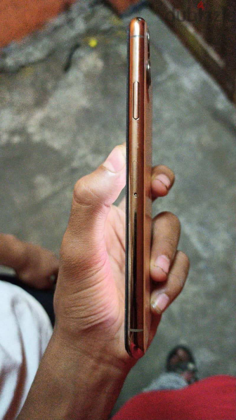 Apple - iPhone 11 Pro Max 3