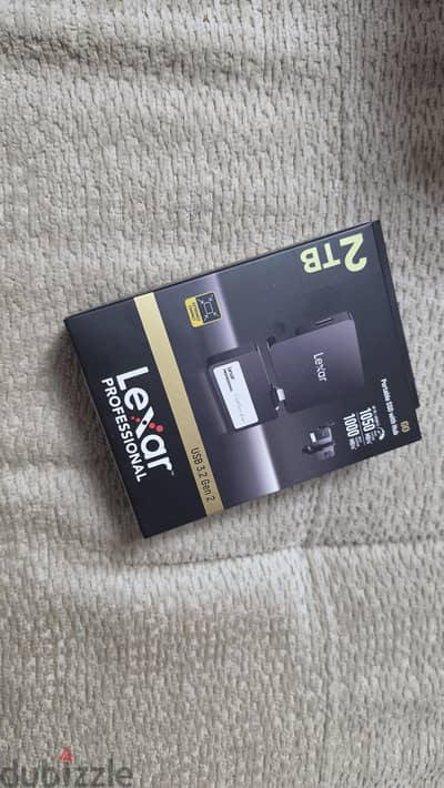 اصغر هارد في العالم ssd وكمان تقدر تشحن التليفون وهو موصول بشمل طبيعي