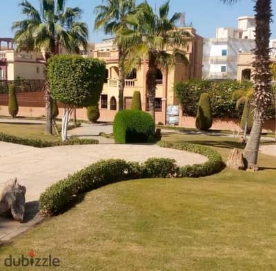 فيلا للبيع في فلير دو ڤيل التجمع الخامس أرض 356م ومباني 319م بواجهة بحرية وإطلالة مفتوحة وتشطيب فاخر وحديقة خاصة ببيرجولا