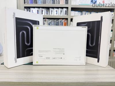 Mac Book pro m5 14 inch 1teraGB 24GB Ram New sealed