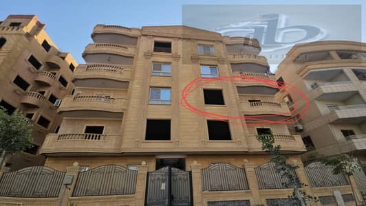 للبيع شقة مميزة في اللوتس الشمالية – التجمع الخامس  على الشارع الرئيسي مباشرة – شارع النوادي أمام Platinum Club مباشرة وبالقرب من نادي وادي دجلة وأجور