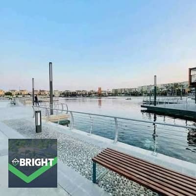 Take immediate possession of a 200m² apartment featuring distinctive classic finishes—located in the heart of New Cairo and the Fifth Settlement, near