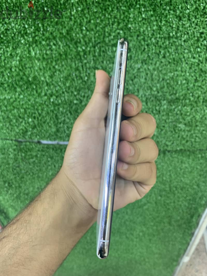 Apple - iPhone XS Max 4