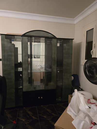 dinning room for sale , large table with 7 seats and buffet and niche