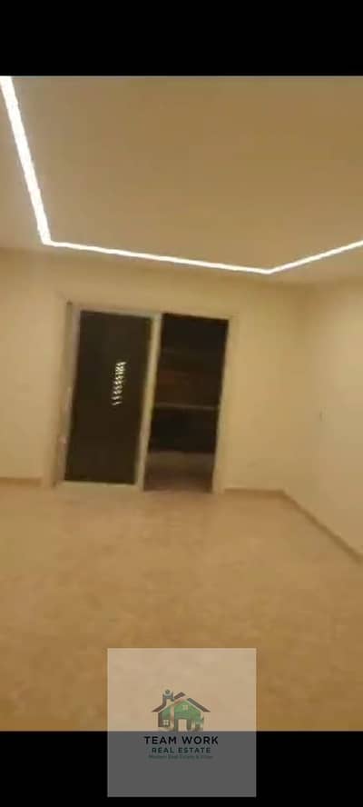 Apartment for sale in Al-Khamayel Compound; directly facing the street (front-facing unit), 143 sqm, prime location, super-lux finish.