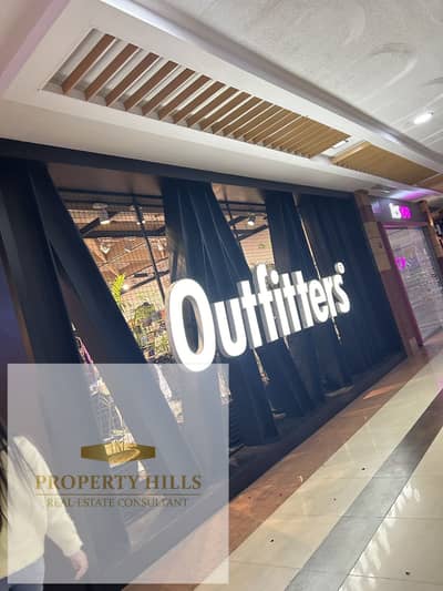 Ground floor shop facing location directly on Al-Teseen South