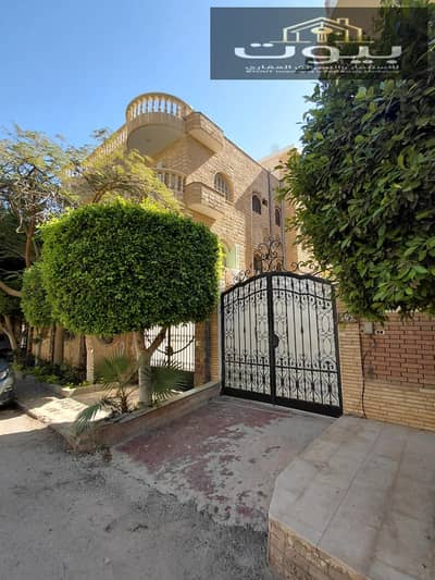 Villa for sale in the distinguished neighborhood 6 October, Al-Mushir Ahmad Ismail Street, 384m land and 640m buildings, 3 independent apartments, roof, garden, and the possibility of building a fourth floor