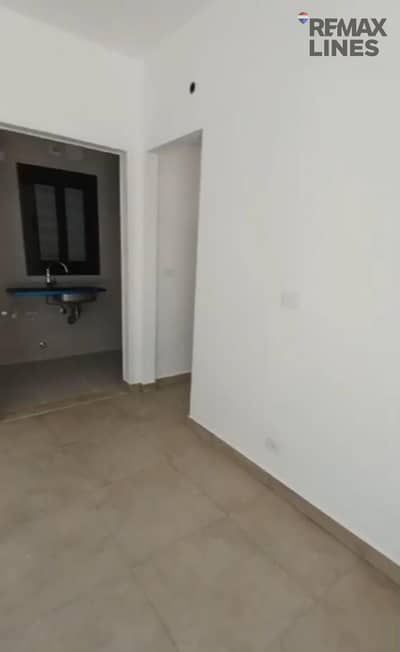 Studio for rent in Brevard with a garden, first residence