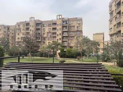 *للإيجار قانون فاضي- أرضي بجاردن - مدينتي*   *B6 - مجموعة 65*  *المساحة:* 78م + 35م جاردن  *التقسيمة:* 2 غرفة نوم، 1 حمام - مطبخ مفتوح  *الحالة:* بعض التشطيبات  *المطلوب  للتواصل فون او واتساب  01002715806