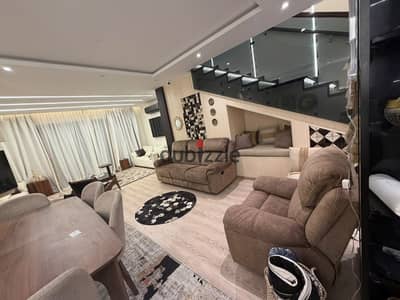 معاكي حق  السعر لازم يبقى ظاهر في العنوان عشان يجذب الانتباه ويوضح العرض من أول نظرة.  العنوان الأفضل:   للبيع تاون هاوس Corner في Hyde Park بـ18 مليون جنيه | حمام سباحة خاص | Ultra Super Lux | بالفرش