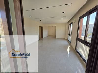 شقه للايجار بالتجمع الخامس فى كمبوند ديستريكت 5 مراكز باطلاله مفتوحه وتشطيب مميز جدا Luxury Apartment for Rent in District