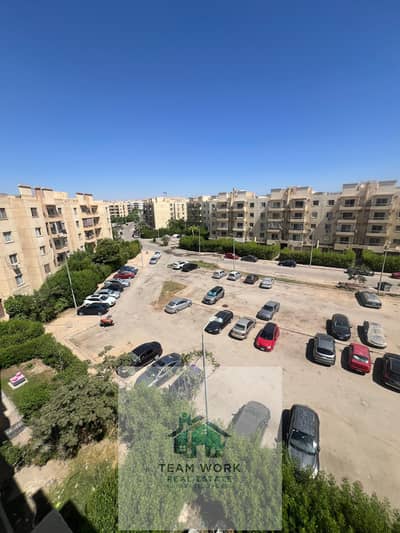 شقة للبيع بموقع مميز في عمارات الحي الثاني عشر (Apartment for sale in a prime location within the District 12 (Al-Mustaqbal) buildings – Sheikh Zayed.