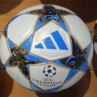 الكوره جديده و اصليه نوعها Adidas brandو مستعملتش ولا مره و حلوه جيدا