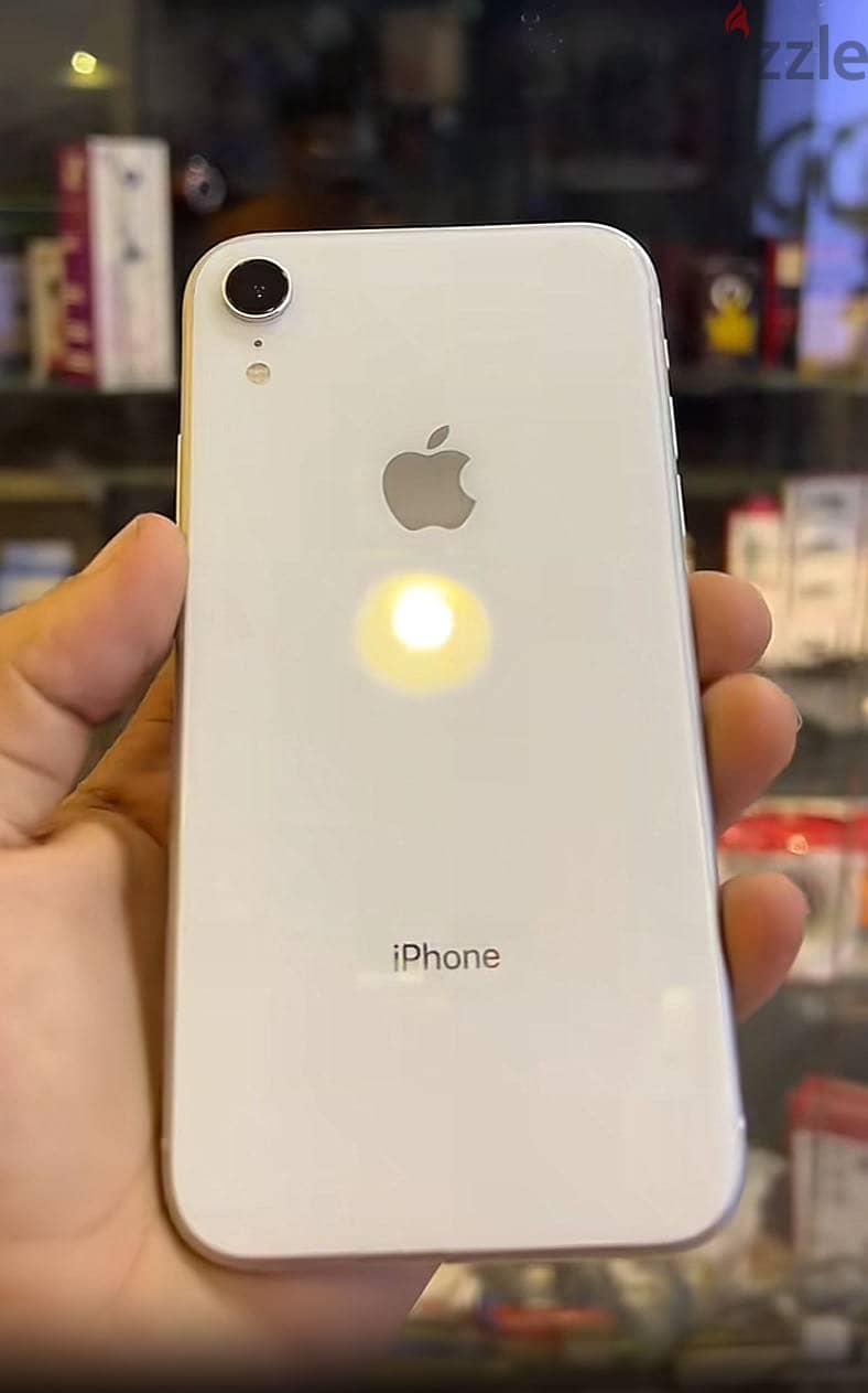 Apple - iPhone XR 1