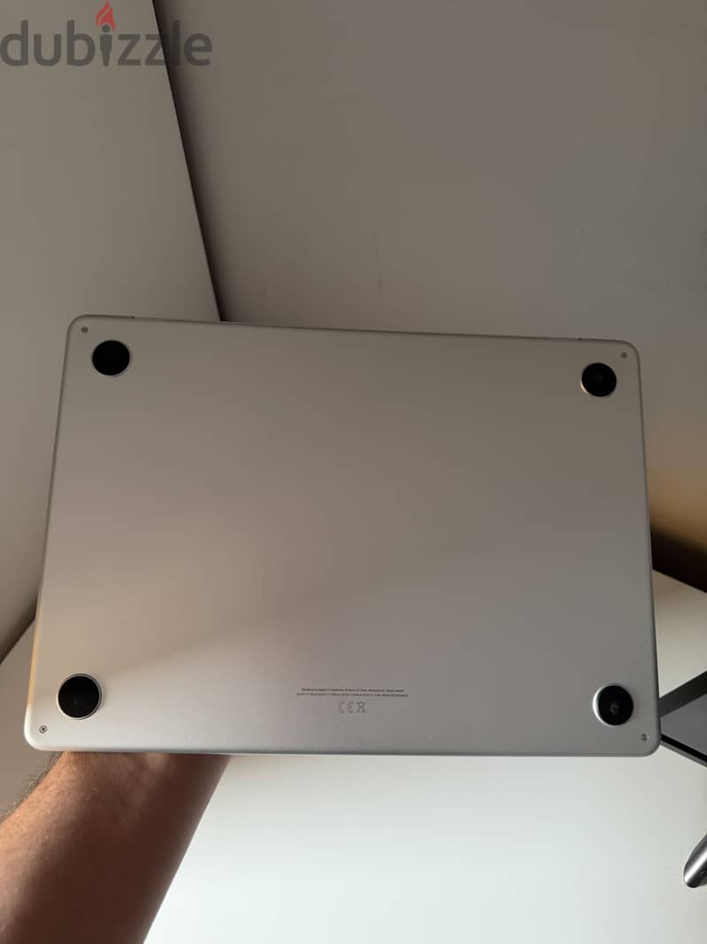 Macbook Air M5 (Almost New) 1