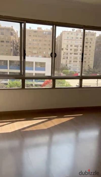 شقة 140م للبيع في شيراتون المطار عمارات صقر قريش دور ثالث واجهة 3 غرف 2 أسانسير موقع مميز