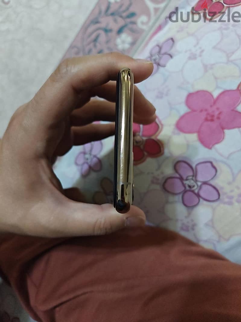 Apple - iPhone 11 Pro Max 3