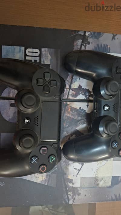 ps4  with 2 controllers