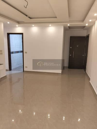 Excellent ground floor apartment with garden in B11